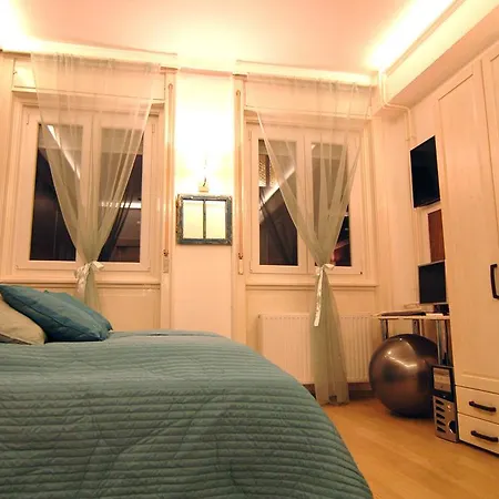 Liszt Studio Holiday Home Apartment
